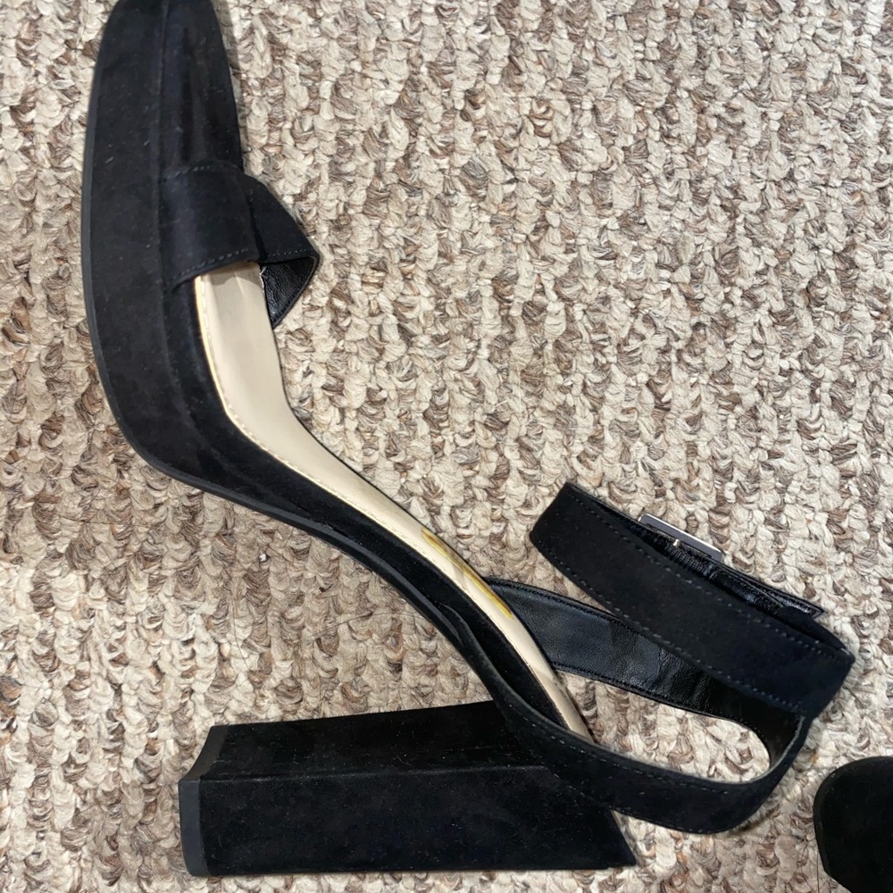 Black heels - Picture 2 of 4